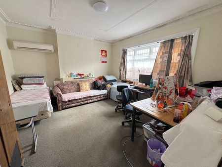 Close to Westfield mall & within good school zones - Photo 4