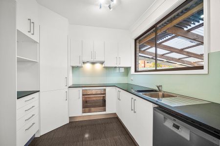 Stylish & Spacious 3-Bedroom Villa - Photo 3