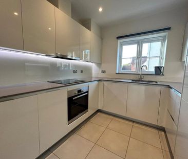 3 bedroom semi-detached house to rent - Photo 5