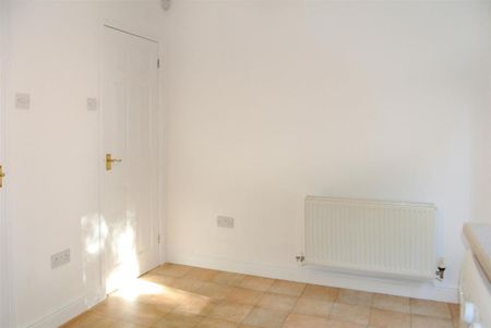 2 bedroom semi-detached house to rent - Photo 2