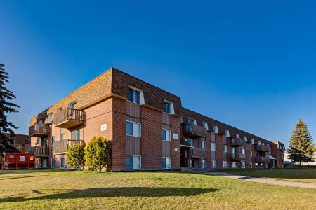 - 1 Bedroom at Borden Place Apartments - Photo 2
