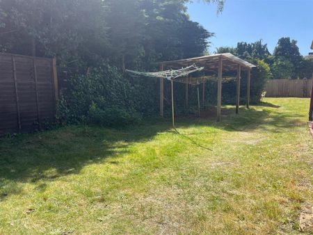 1 bedroom in a house share to rent - Photo 4