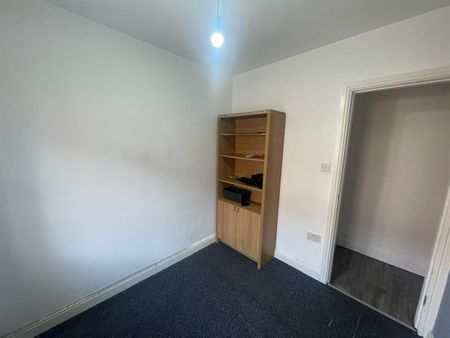 Flat , Canal Road, Armley, Leeds - Photo 4