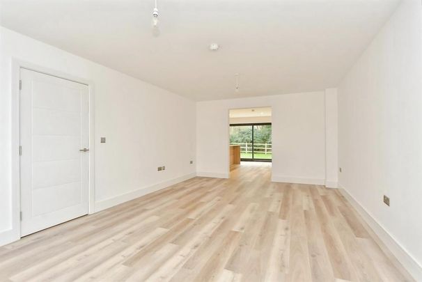 4 bedroom detached house to rent - Photo 1