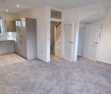 2 bedroom semi-detached house to rent - Photo 2