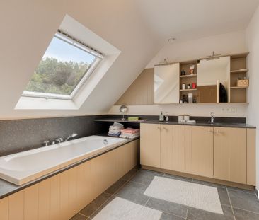 Bemeubelde nieuwbouwwoning met luxe afwerking - Photo 2