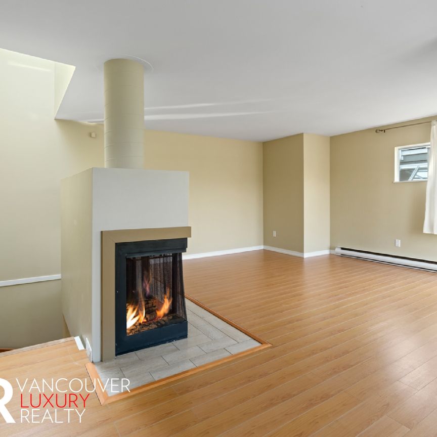 Townhouse in Vancouver West Side, BC - Photo 1