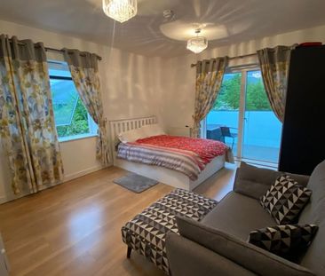 Room in a Shared Flat, Dan Court, NW10 - Photo 4