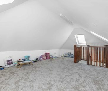 Hampton Lane, TW13, London - Photo 1