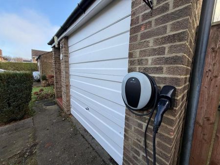 3 bedroom semi-detached house to rent - Photo 4