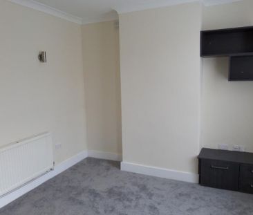 2 bedroom end of terrace house to rent - Photo 3
