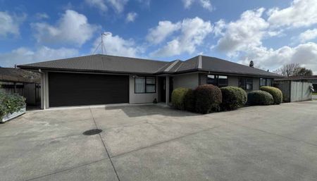 THREE BEDROOM HOUSE- TERRACE END - Photo 3