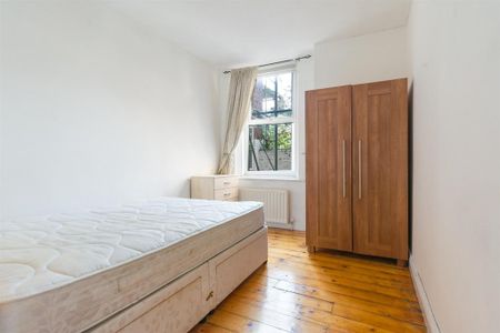 3 bedroom flat to rent - Photo 4