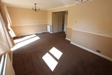 Rainbow Court, Surrey - 3 bedrooms Property for lettings - Seymours - Photo 2