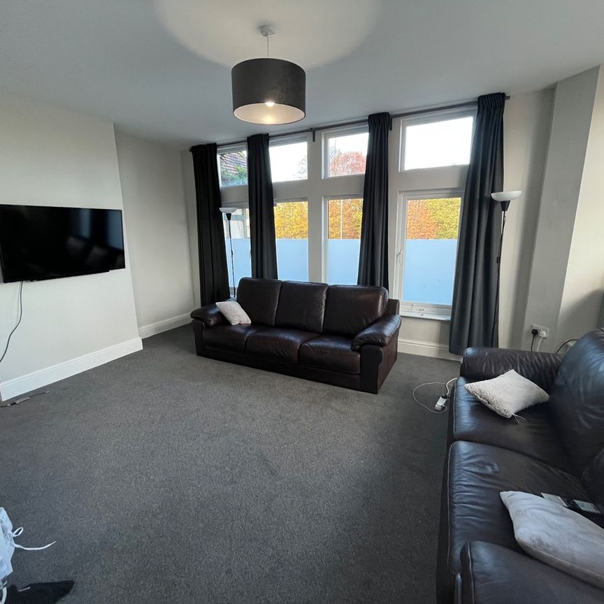 7 Bed Flat, Smithdown Road, L15 - Photo 1