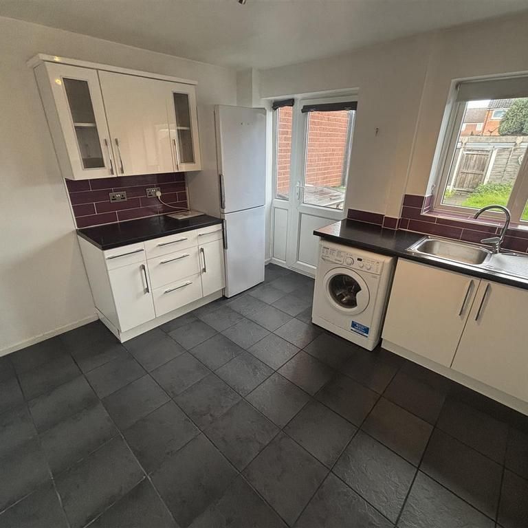 2 bedroom terraced house to rent - Photo 1