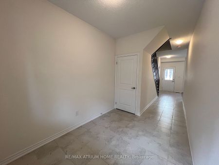 Townhouse For Lease | N8133796 - Photo 3