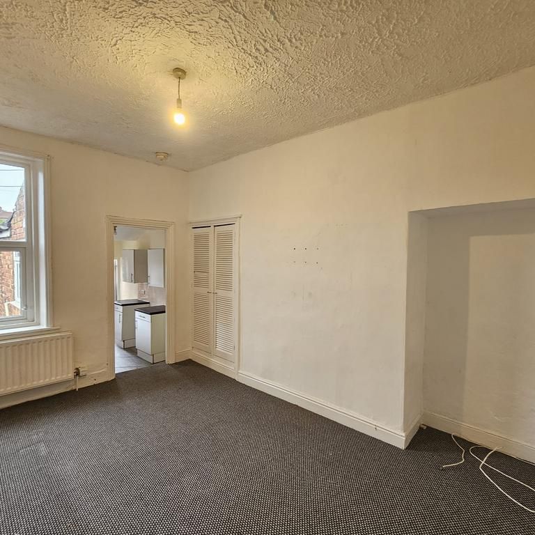 3 bedroom flat to rent - Photo 1