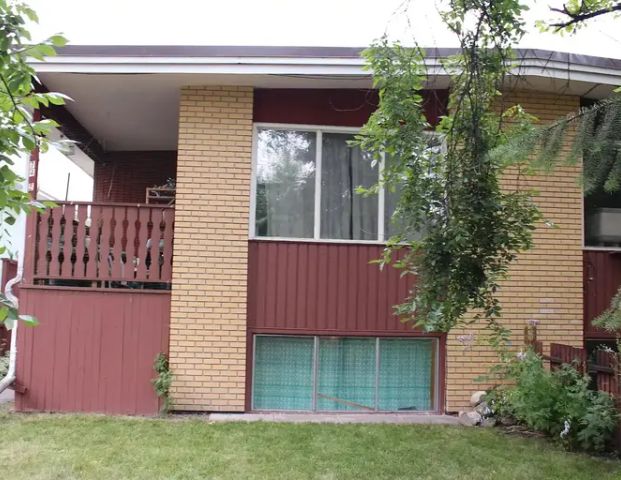 Legal 2 Bedroom suite in Bowness NW - $1,490 | B - 7405 35 Avenue NW, Calgary - Photo 1