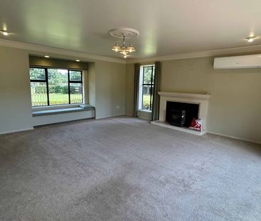 Executive Five Bedrooms Home In Karaka - Photo 1