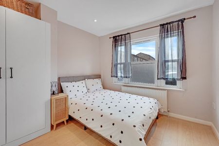 2 Bed Flat, Clarence Road, E5 - Photo 3
