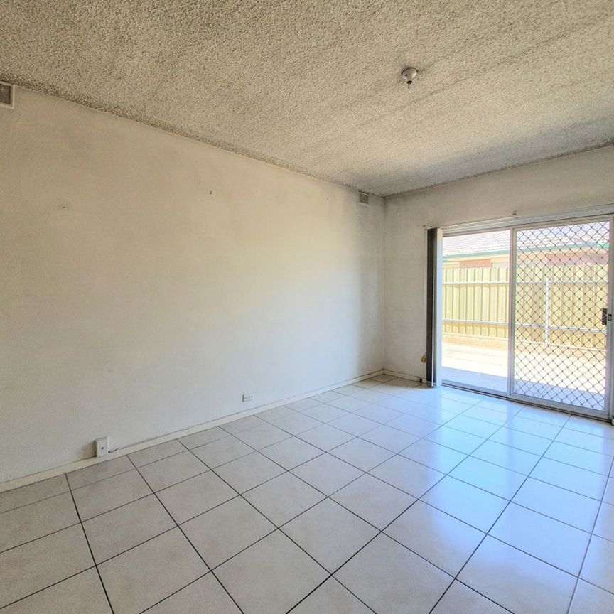 DOWNSTAIRS UNIT, AMAZING LOCATION! - Photo 1