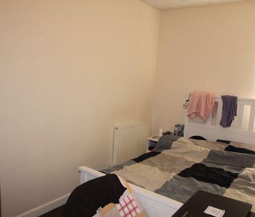 5 bedroom semi-detached house to rent - Photo 3