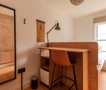 6 bedroom townhouse to rent - Photo 2