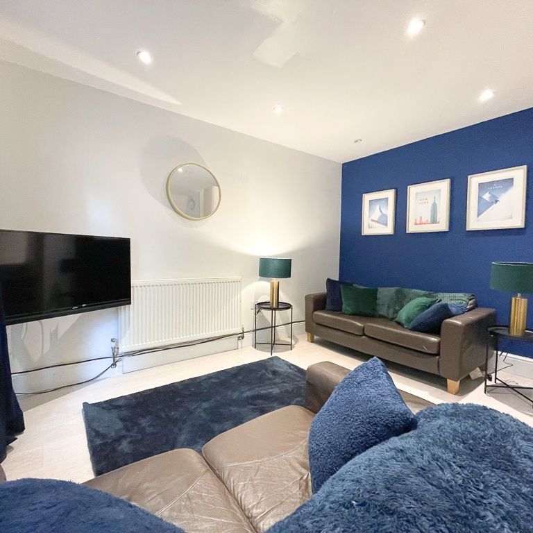 6 Bed Detached House, Sirdar Road, SO17 - Photo 1