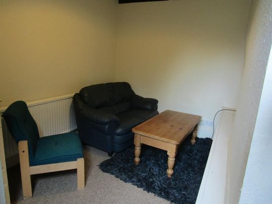 4 bedroom semi-detached house to rent - Photo 1