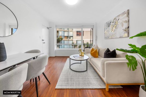 MGM MARTIN - TOP FLOOR TWO BEDROOM APARTMENT WITH LOCK-UP GARAGE - Photo 1