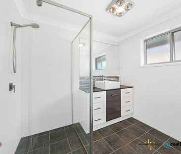 Modern 2-bedroom unit - Photo 3