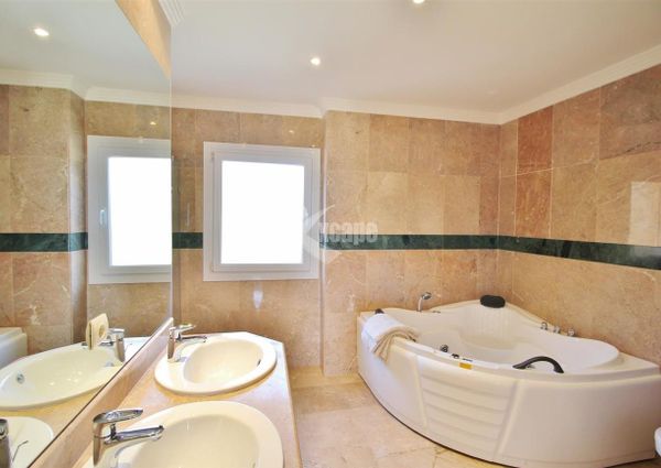 Luxury 2 bedrooms Penthouse Duplex for rent in Nueva Andalucia