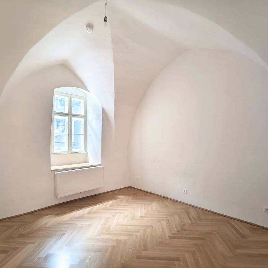 Erleben Sie Kremser Altstadt hautnah - Stilvolle 3-Zimmer-Wohnung mit Altbaucharme in Toplage - Unbefristet anmieten - Photo 1