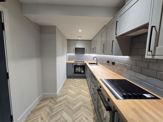 Albemarle Gardens, New Malden KT3, London - Photo 1