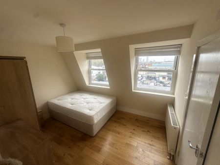 3 Bed Flat, Old Kent Road, SE15 - Photo 2