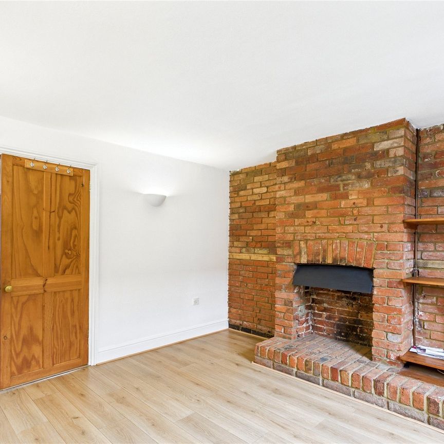 Arbour Lane, Chelmsford, Essex, CM1 7RG - Photo 1