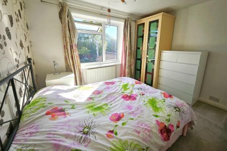 3 bedroom semi-detached house to rent - Photo 4