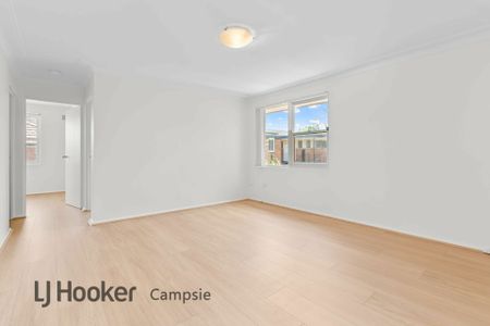 Modern Top Floor 2 Bedroom Apartment - Photo 2