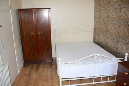 6 bedroom flat to rent - Photo 2