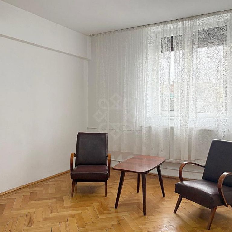 Apartament cu 3 camere de inchiriat pe strada Republicii, Or - Photo 1