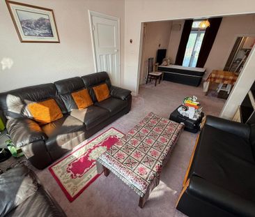 3 bedroom semi-detached house to rent - Photo 5