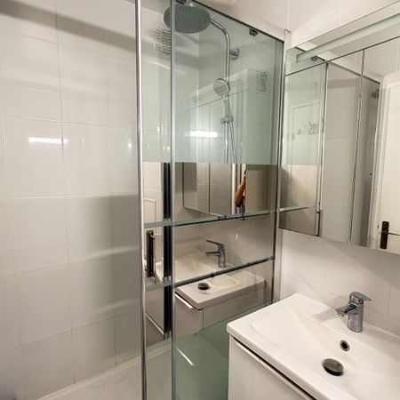 Location Appartement 1 pièce 37m² - Photo 3