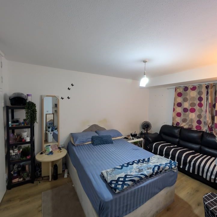 Room in a Shared House, Queens Road, E13 - Photo 1