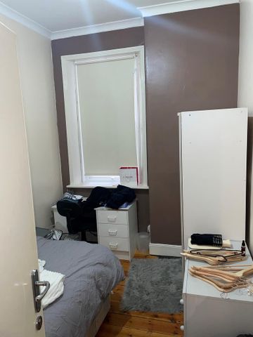 3 bedroom flat to rent - Photo 2