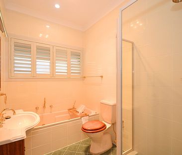 LARGE FAMILY HOME IN GREAT LOCATION!! - Photo 6