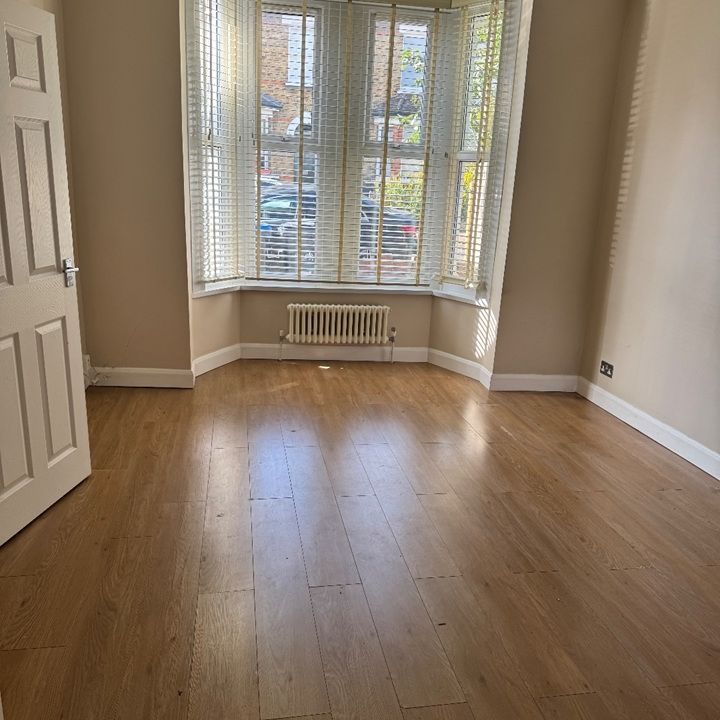4 Bed Terraced House, Highworth Road, N11 - Photo 1