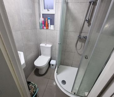 1 Bed Flat, Washington Road, E6 - Photo 5