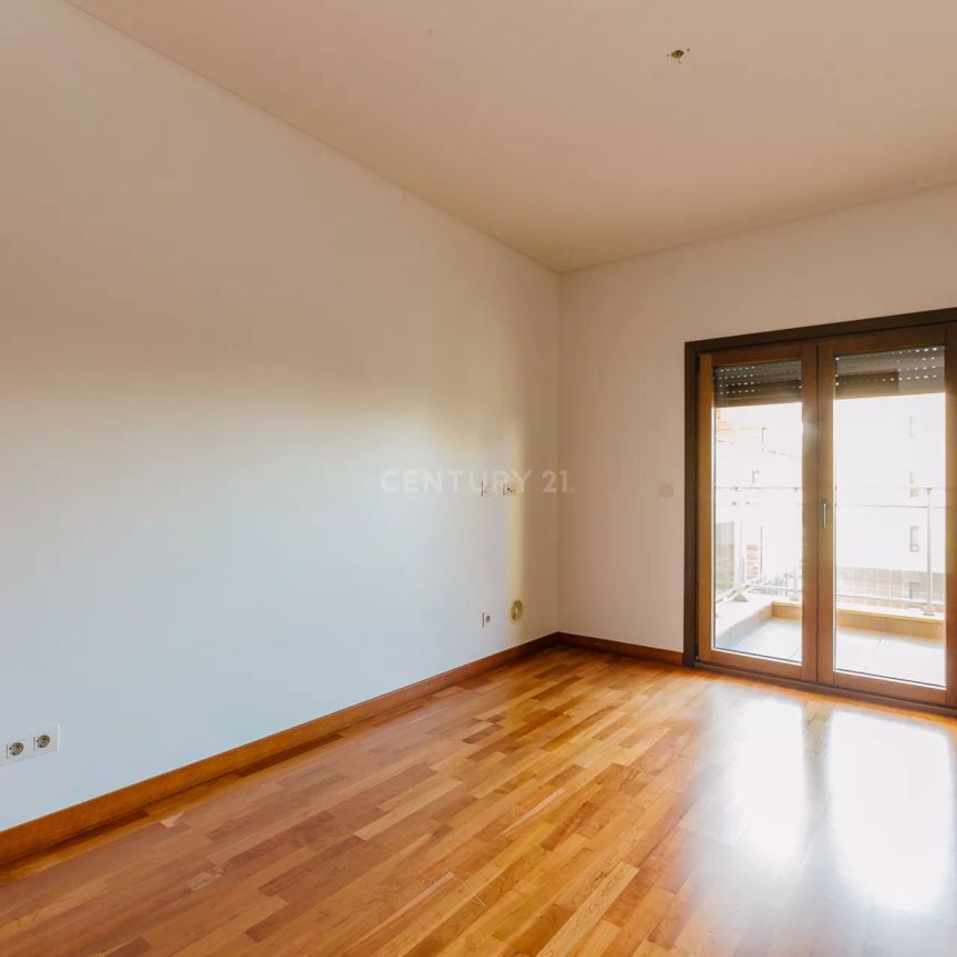 Apartamento T3 nos Terraços de Ponte com dois lugares de garagem - Photo 1