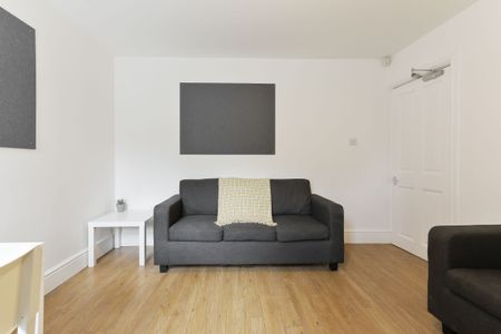 4 bedroom terraced house to rent - Photo 2